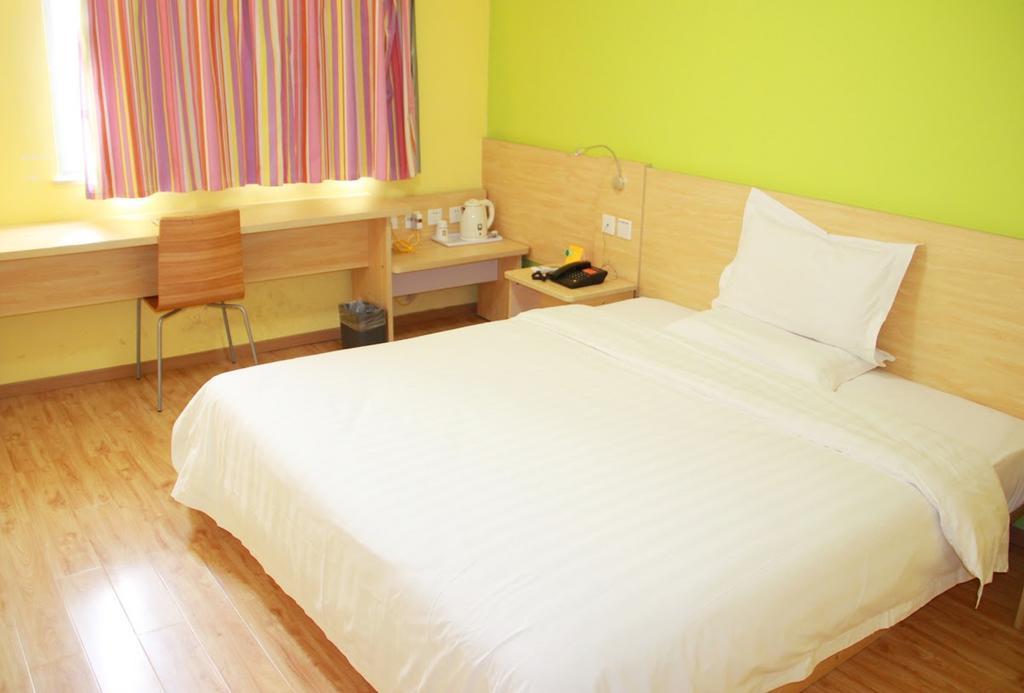 7Days Inn Qingdao Haiyunan Xinglong Road Room photo